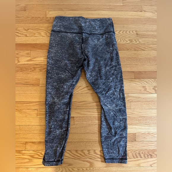 Lulu Lemon Leggings. Size 12. - Picture 2 of 3